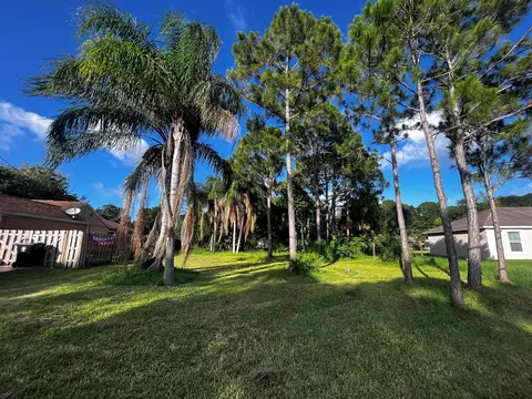 2261 SE Monitor St, Port St Lucie, FL 34952