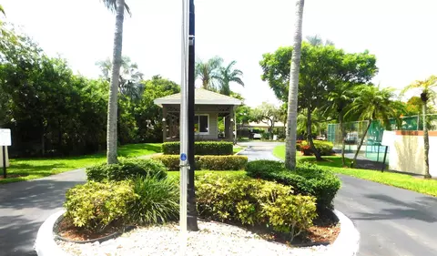 4924 S Hemingway Cir, Margate, FL 33063