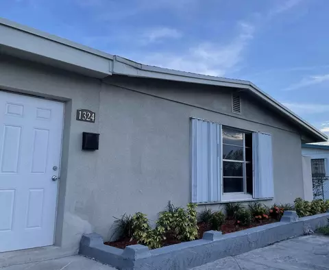 1324 7th St, West Palm Beach, FL 33401