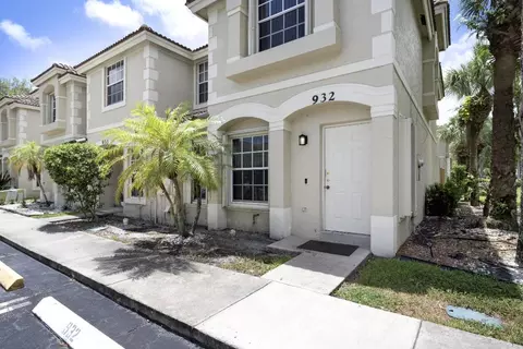932 Summit Lk, West Palm Beach, FL 33406