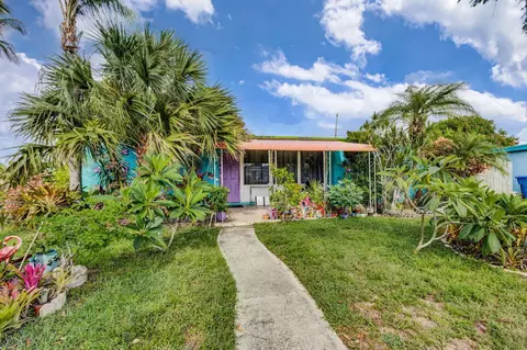 699 Hibiscus Dr, Royal Palm Beach, FL 33411