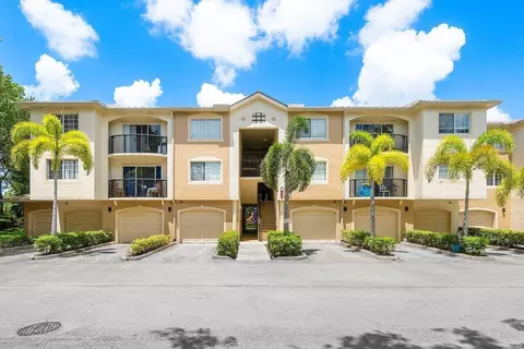 400 Crestwood Ct N #404, Royal Palm Beach, FL 33411