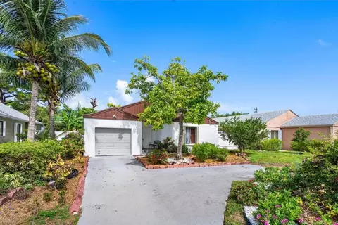 10 Corrie, Boynton Beach, FL 33426