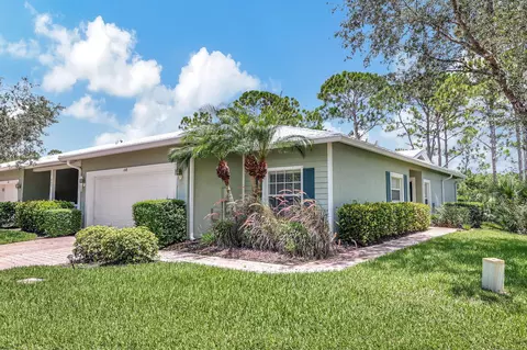 648 NE Bent Paddle Ln, Port Saint Lucie, FL 34983