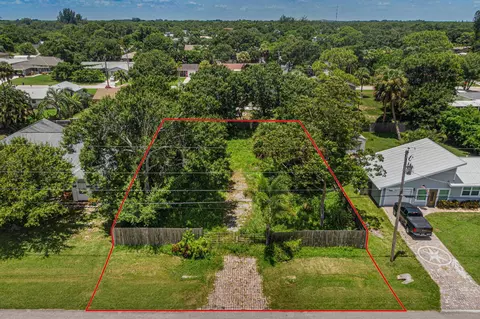 5207 Hickory Dr, Fort Pierce, FL 34982