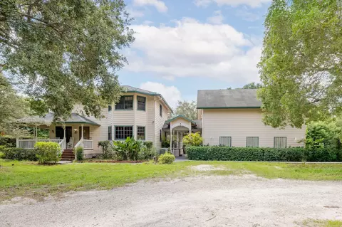 17464 W Sycamore Dr, The Acreage, FL 33470