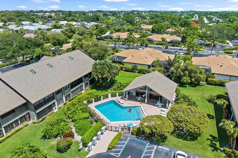 6255 SE Charleston Pl #104, Hobe Sound, FL 33455
