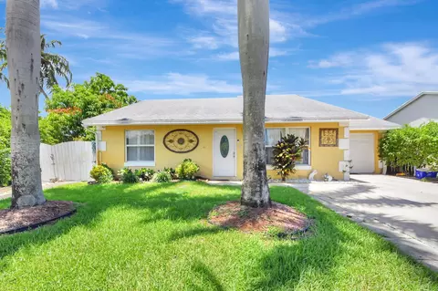 5602 Lake George Pl, Lake Worth, FL 33463