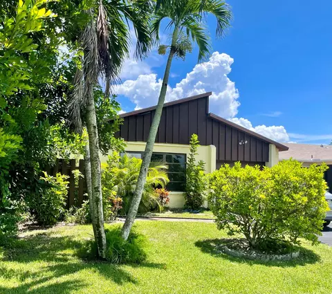 5671 Mirror Lakes Blvd, Boynton Beach, FL 33472