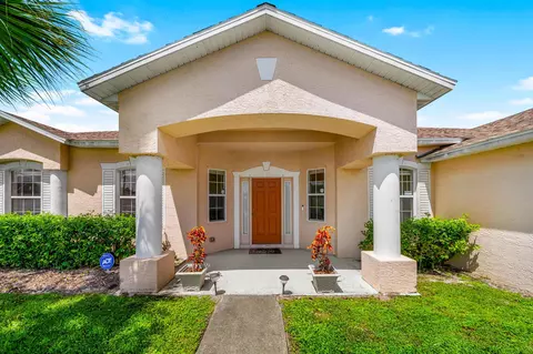 3892 SW Kaiser St, Port Saint Lucie, FL 34953
