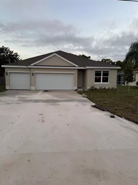 2361 SE Heathwood Cir, Port Saint Lucie, FL 34952