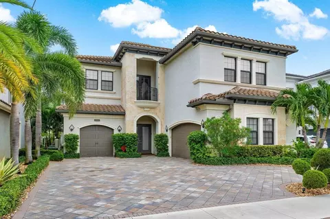 9813 Vitrail Ln, Delray Beach, FL 33446