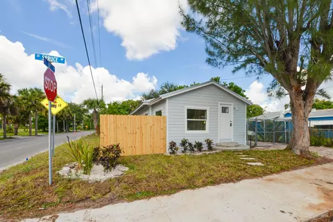 936 SE Spruce Ave, Stuart, FL 34994