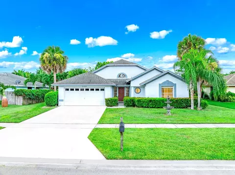 140 Queens Ln, Royal Palm Beach, FL 33411