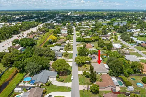 1525 SE Minorca Ave, Port Saint Lucie, FL 34952