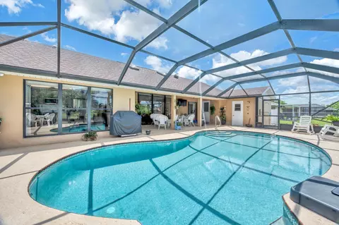 333 SW Whitmore Dr, Port Saint Lucie, FL 34984