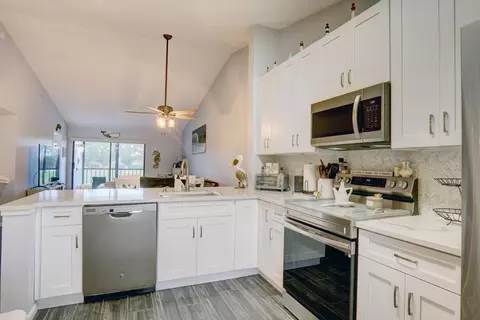 4702 Lucerne Lks #201, Lake Worth, FL 33467