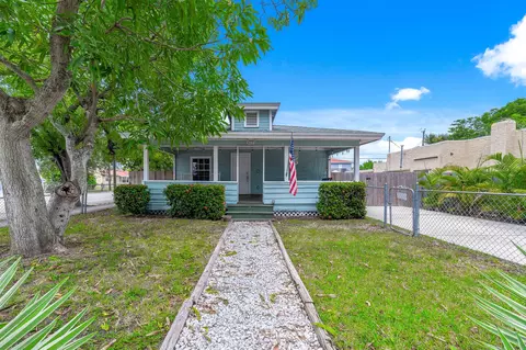 627 Avenida Alegre, West Palm Beach, FL 33405