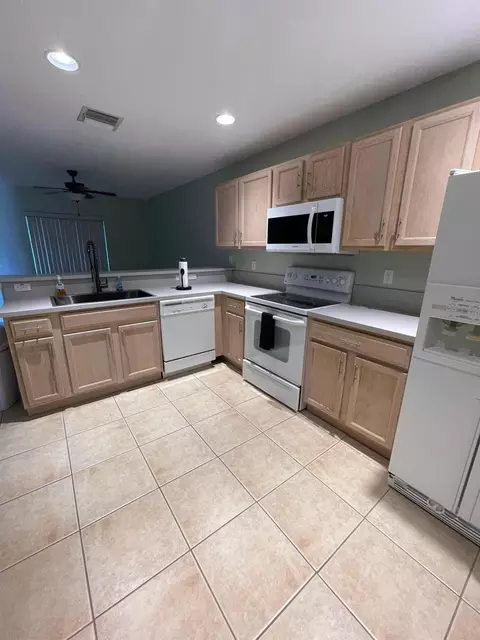 6797 Willow Creek Run, Lake Worth, FL 33463
