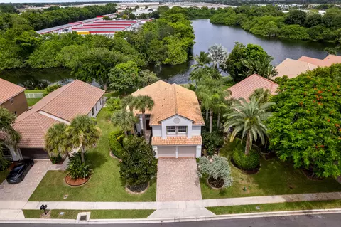 10370 Buena Ventura Dr, Boca Raton, FL 33498