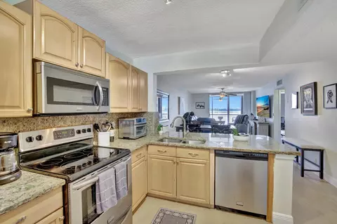 110 Lake Emerald Dr #306, Oakland Park, FL 33309