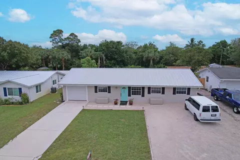 8744 SE Jardin St, Hobe Sound, FL 33455