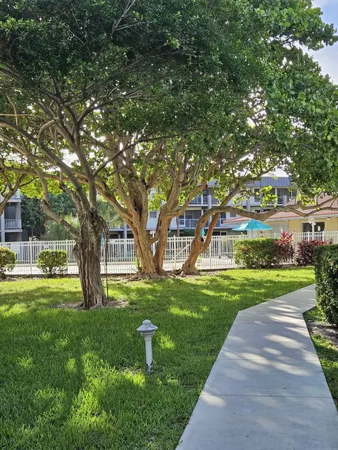 300 Layne Blvd #204, Hallandale Beach, FL 33009
