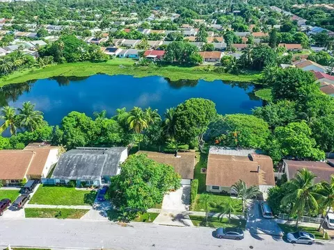 5921 Ithaca Cir W, Lake Worth, FL 33463
