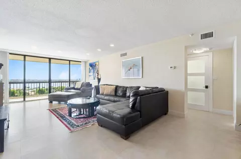 1900 Consulate Pl #1002, West Palm Beach, FL 33401
