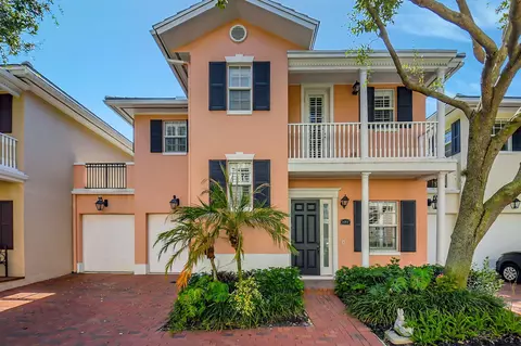 1051 E Heritage Club Cir W, Delray Beach, FL 33483