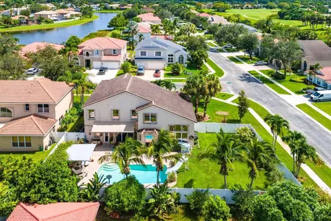 6152 Shadow Tree Ln, Lake Worth, FL 33463