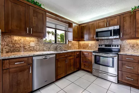 7563 Glendevon Ln #1301, Delray Beach, FL 33446