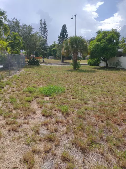 2907 Broadway Ave, West Palm Beach, FL 33407