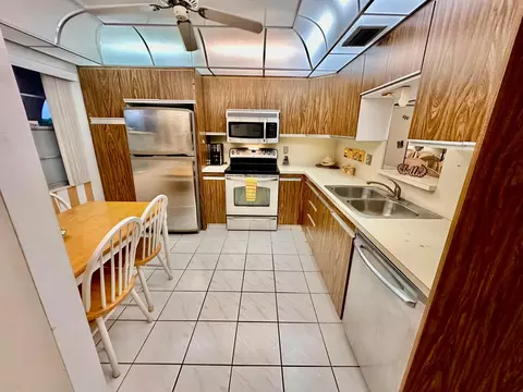 2004 Granada Dr #L4, Coconut Creek, FL 33066