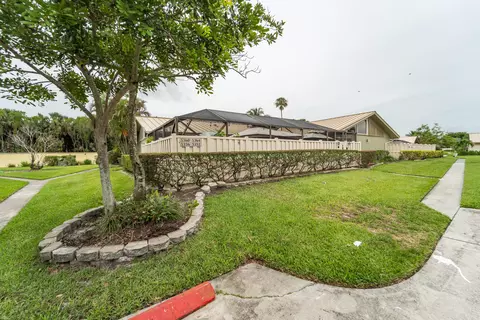 5356 Eagle Lake Dr, Palm Beach Gardens, FL 33418