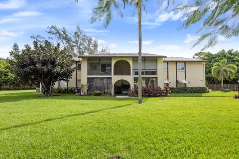 324 Pine Ridge Cir #A-2, Greenacres, FL 33463
