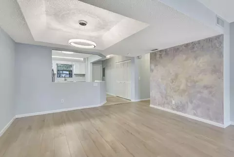 327 Southwind Dr #105, North Palm Beach, FL 33408