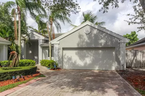 30 Governors Ct, Palm Beach Gardens, FL 33418
