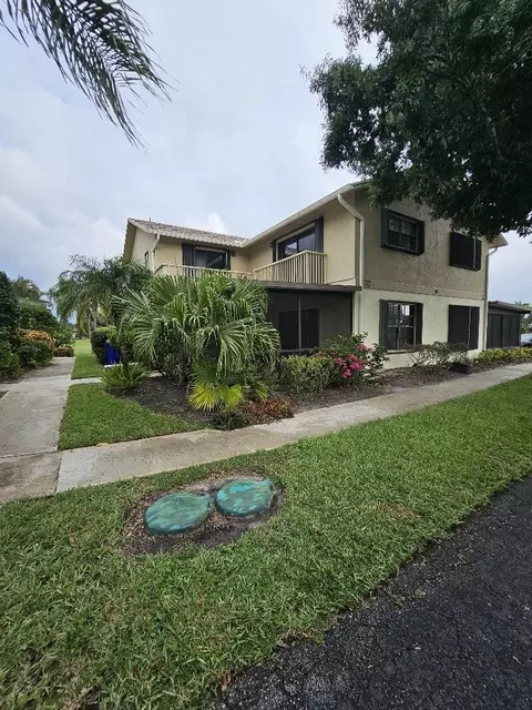 7382 SE Jamestown Ter, Hobe Sound, FL 33455