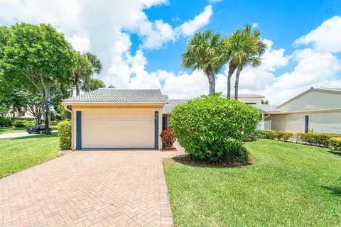 8 Eastgate Dr #A, Boynton Beach, FL 33436