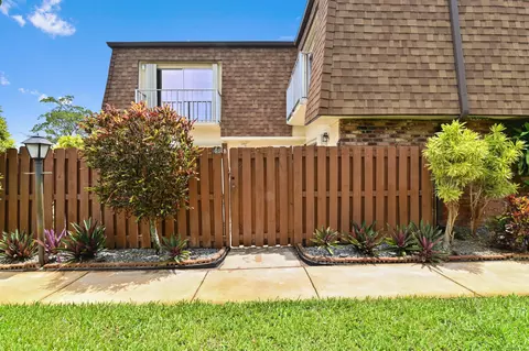 562 SE 27th, Boynton Beach, FL 33435