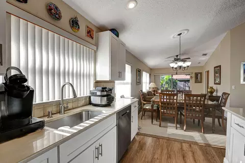 5231 Grande Palm Cir, Delray Beach, FL 33484