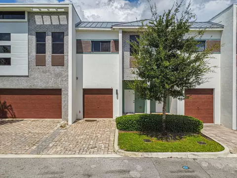 807 NW 45 Ter #807, Plantation, FL 33317