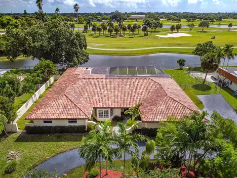 300 W Tropical Way, Plantation, FL 33317
