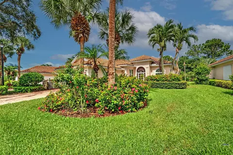 8245 SE Palm Hammock Ln, Hobe Sound, FL 33455
