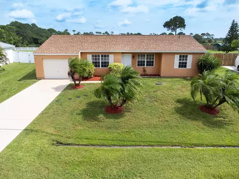 1657 SE North Blackwell Dr, Port Saint Lucie, FL 34952