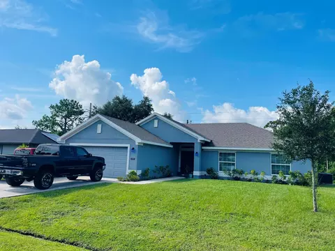 684 SE Chapman Ave, Port Saint Lucie, FL 34984