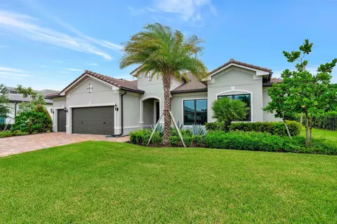 9174 Balsamo Dr, Palm Beach Gardens, FL 33412