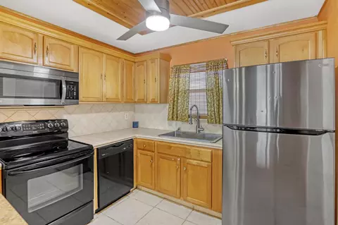 719 Lori Dr #214, Palm Springs, FL 33461