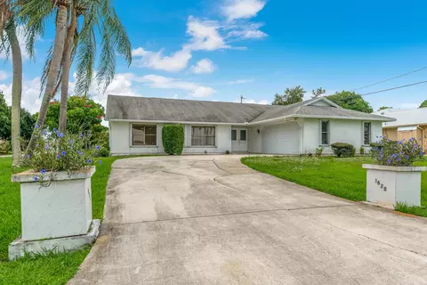 1678 SE Holiday Rd, Port Saint Lucie, FL 34952